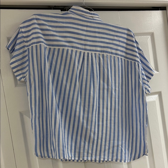 Levi’s Blue and White Striped woman’s Shirt - Picture 5 of 5
